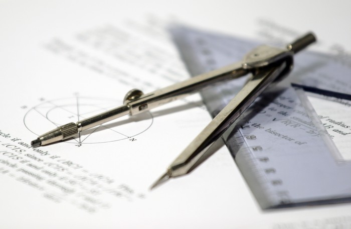 Compass and square on geometric papers