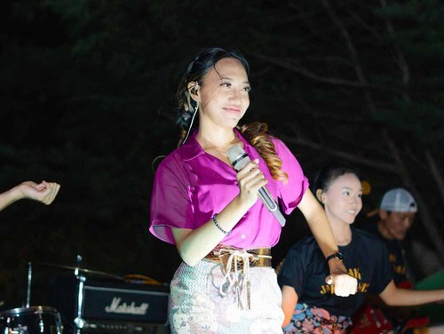 Jegeg Bulan, penyanyi lagu Care Bebek yang mendadak viral di medsos.