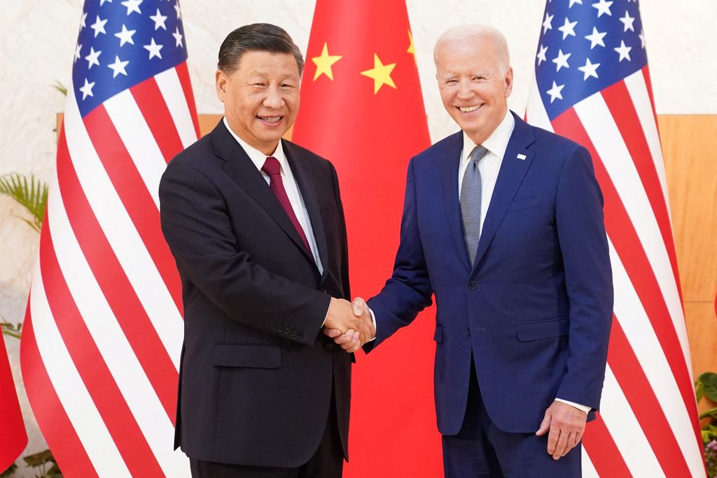 U.S. President Joe Biden shakes hands with Chinese President Xi Jinping as they meet on the sidelines of the G20 leaders' summit in Bali, Indonesia, November 14, 2022.  REUTERS/Kevin Lamarque