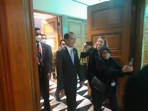 Jokowi Mendadak Kunjungi Media Center KTT G20 Bali