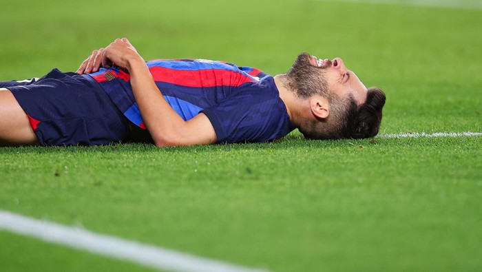 BARCELONA, SPAIN - NOVEMBER 05: Jordi Alba of FC Barcelona reacts during the LaLiga Santander match between FC Barcelona and UD Almeria at Spotify Camp Nou on November 05, 2022 in Barcelona, Spain. (Photo by Eric Alonso/Getty Images)