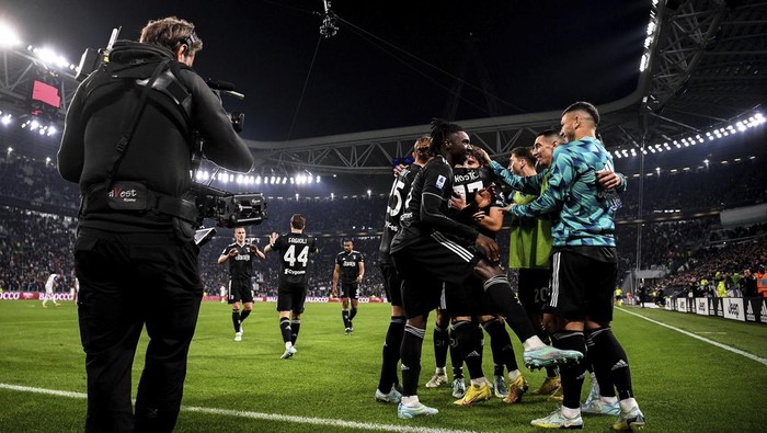 Juventus Moise Kean, middle, celebrates with his teammates after scoring a goal during the Serie A soccer match between Juventus and Lazio, at the Allianz stadium in Turin, Italy, Sunday, Nov. 13, 2022. (Marco Alpozzi/LaPresse via AP)