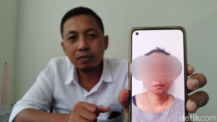 Kanit I Sat Narkoba Polres Gresik Aipda Khamim Tohari menunjukan pelaku