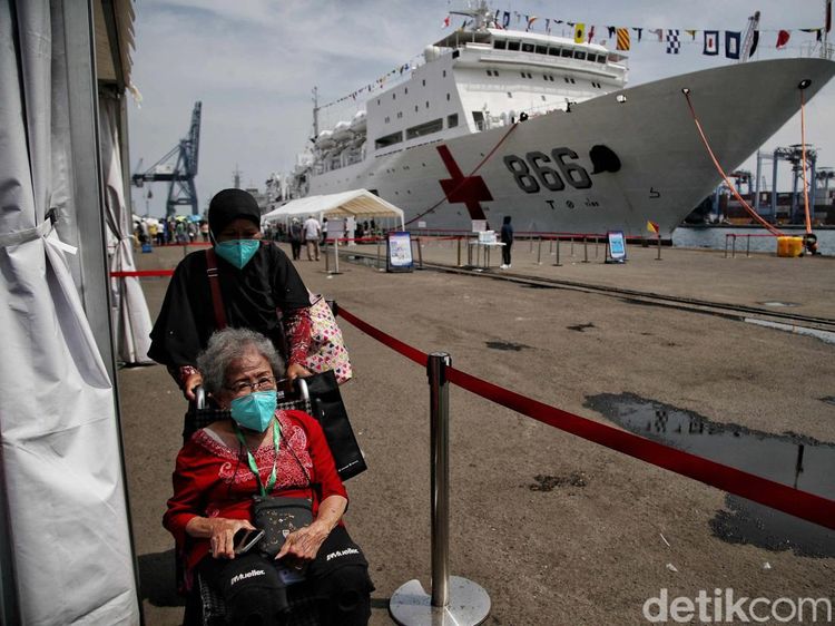 Intip Penampakan RS China Peace Ark yang Sandar di Tanjung Priok