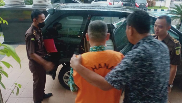Kejari Purbalingga menahan Kepala Desa Sindang, Senin (14/11/2022).