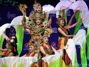 Kesenian Daerah Buka Hari Kedua B20 Summit