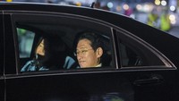 Perdana Menteri Jepang Fumio Kishida meninggalkan Terminal VVIP I Bandara I Gusti Ngurah Rai Bali, Minggu (13/11/2022).