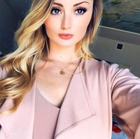 Akan selalu ada pria-pria yang merasa terintimidasi. Ada banyak dari mereka yang aku temui dulu. Aku merasa mereka yang kesulitan (menerimanya), bukan dengan karena tinggi badanku tapi percaya diriku dan atensi (orang kepadaku), kombinasi dua faktor itu. Itu benar-benar red flag (tanda yang perlu diwaspadai), ujarnya dilansir NY Post.Foto: Instagram Klara Bradshaw