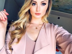 Potret Wanita Bertinggi 198 Cm Dijuluki Big Foot, Mengaku Sulit Cari Pacar