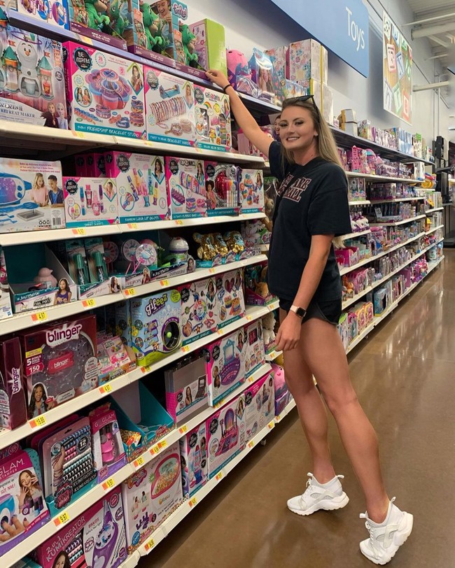 Wanita 27 tahun tersebut sering menghadapi momen kurang menyenangkan ketika berkencan dengan pria.Foto: Instagram Klara Bradshaw