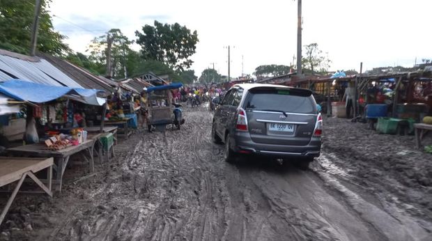 Kondisi Jalan Rawe I Medan yang memperihatinkan (Foto: Istimewa)