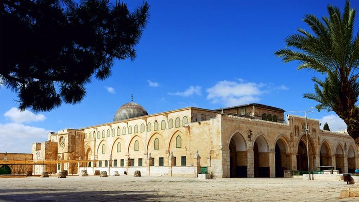 Arched South gateway with Siliver dome of Al-Aqsa Mosque at the square of Golden Dome of the Rock, in an Islamic shrine located on the Temple Mount in the Old City Jerusalem, Israel
