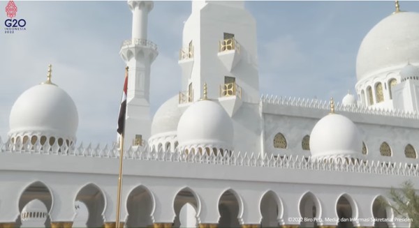 Masjid ini terlihat megah. (YouTube Sekretariat Presiden)