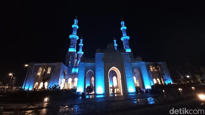 Masjid Sheikh Zayed Solo, Senin (14/11/2022) malam. Masjid Sheikh Zayed Solo, Senin (14/11/2022) malam.