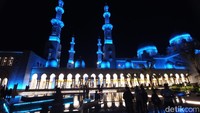 Terkait kegiatan selama bulan Ramadan, Masjid Sheikh Zayed Solo akan menyiapkan ribuan paket takjil untuk berbuka puasa. Bahkan, ada beberapa makanan yang didatangkan langsung dari UEA, seperti kurma. Agil Trisetiawan Putra/detikJateng