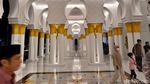 Cantiknya Masjid Sheikh Zayed Solo nan Berkilau di Waktu Malam