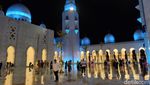 Cantiknya Masjid Sheikh Zayed Solo nan Berkilau di Waktu Malam