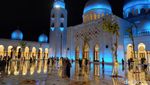 Cantiknya Masjid Sheikh Zayed Solo nan Berkilau di Waktu Malam