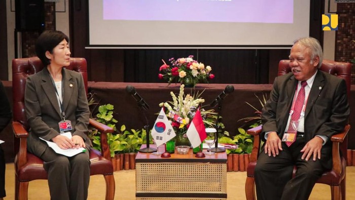 Menteri PUPR Basuki Hadimuljono dan Menteri Lingkungan Korea Selatan Han Wha Jin