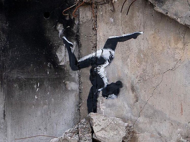 Ironis! Mural Banksy Muncul di Ukraina