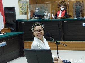Nikita Mirzani Dibayang-bayangi Ancaman Penjara dan Denda Rp 12 M