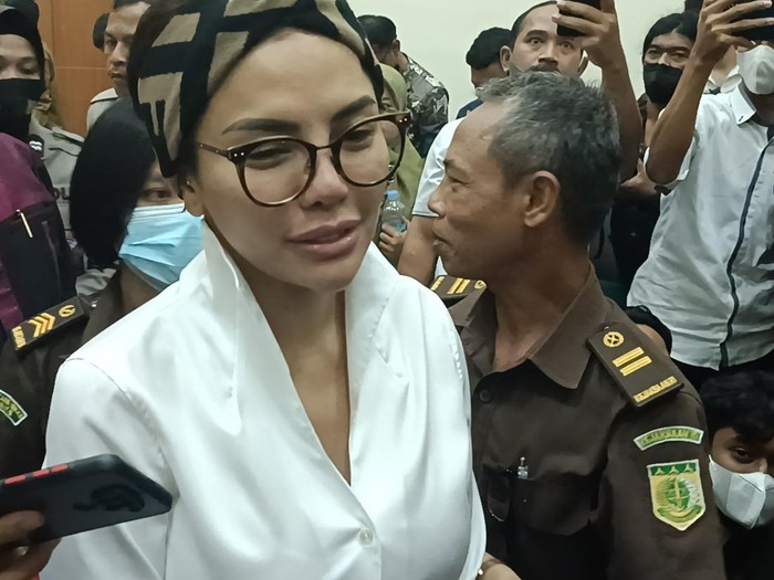 Nikita Mirzani usai persidangan di PN Serang (Bahtiar/detikcom)