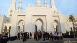 Megahnya Masjid Raya Sheikh Zayed Solo dengan Ornamen Khas Timur Tengah