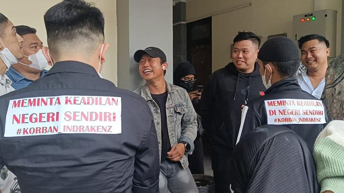 Paris Pernandes di PN Tangerang saat sidang vonis Indra Kenz (Wilda-detikcom)