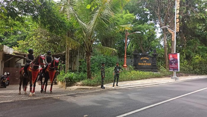 Pasukan berkuda dari kepolisian untuk pengamanan kawasan Nusa Dua, Badung, Minggu (13/11/2022). Pasukan berkuda dari kepolisian untuk pengamanan kawasan Nusa Dua, Badung, Minggu (13/11/2022).