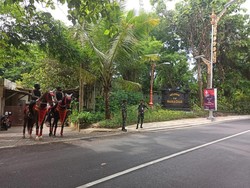 Kepala Divisi Humas Polri Irjen Pol Dedi Prasetyo mengatakan, selain kendaraan listrik untuk pengawalan delegasi, Direktorat Polisi Satwa Baharkam Polri menerjunkan polisi satwa yang bertugas melakukan patroli di ring 1 kawasan Nusa Dua. Foto: Nuranda Indrajaya/detikBali