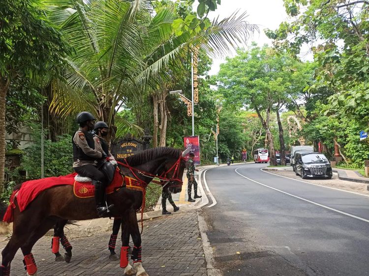 Potret Polisi Berkuda Amankan Jalanan Nusa Dua Sukseskan G20 Bali