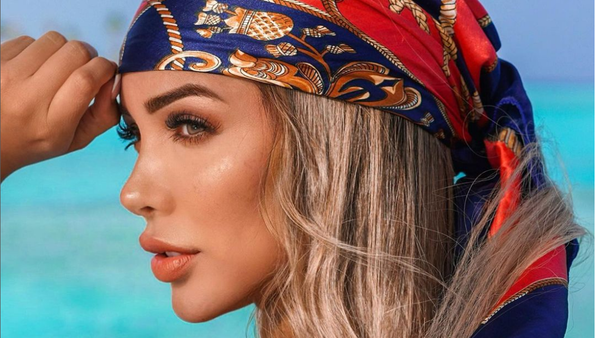 8 Potret Miss Peru yang Busananya Diusili Monyet Saat Liburan ke Bali