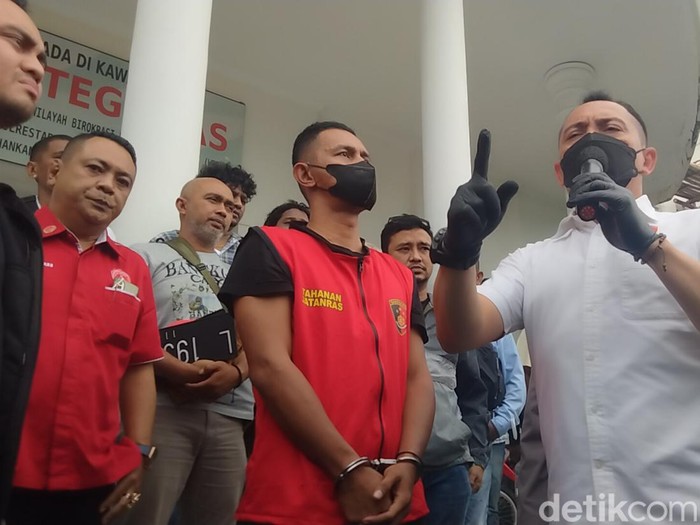 pelaku pemukulan mahasiswa pakai tongkat baseball