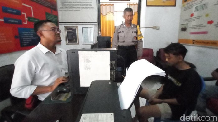 Pelaku pencurian motor di Pasuruan diperiksa di kantor polisi