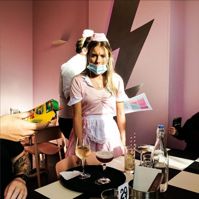 Kini cabang Karen’s Diner tersebar di berbagai wilayah. Tidak hanya Australia tapi juga Inggris dan Amerika Serikat. Sejauh ini restoran unik tersebut sudah memiliki 17 cabang, dan akan menambah dua gerai lagi, salah satunya di Jakarta, Indonesia. Foto: Instagram/@karensdinerofficial