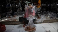Setelah itu, pengelola pasar ikan hias H. Darmono dan para pedagang, mengadakan musyawarah. Pada bulan April 2010, akhirnya kedua pihak sepakat untuk membangun pasar ikan hias Parung dengan dana sumbangan bersama.