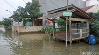 Warga mengatakan banjir di wilayah rumahnya kerap terjadi setiap tahun. Namun beberapa tahun lalu, banjir semakin sering terjadi di wilayahnya. (Adrial Akbar/detikcom)