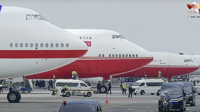 Sejumlah pesawat tamu dan delegasi berjejer di Bandara Ngurah Rai, Badung, Bali, Senin (14/11/2022).