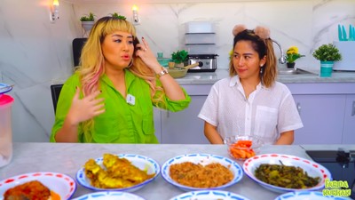 Keseruan Pinkan Mambo Kulineran Bareng Keluarga hingga Masak Enak