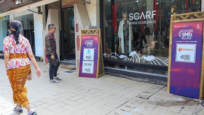 Potret Gudang Suvenir Oleh-oleh G20 Bali Beragam produk Usaha Kecil Menengah (UKM) berkesempatan jadi suvenir di acara KTT G20. Sebanyak 20 UKM terpilih sebagai official merchandise G20 Indonesia.