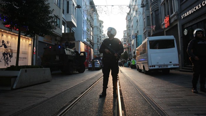 Potret Istikklal Street Turki yang Jadi Lokasi Ledakan Ledakan yang terjadi di Turki menewaskan 6 orang dan melukai 81 orang lainnya. Ledakan ini terjadi di Istikklal Street yang ramai pengunjung.