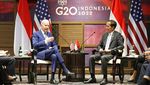 Senyum Jokowi Bareng Joe Biden di Bali