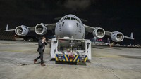 Pesawat tersebut digunakan untuk membawa logistik bagi delegasi Amerika Serikat yang akan mengikuti kegiatan KTT G20.