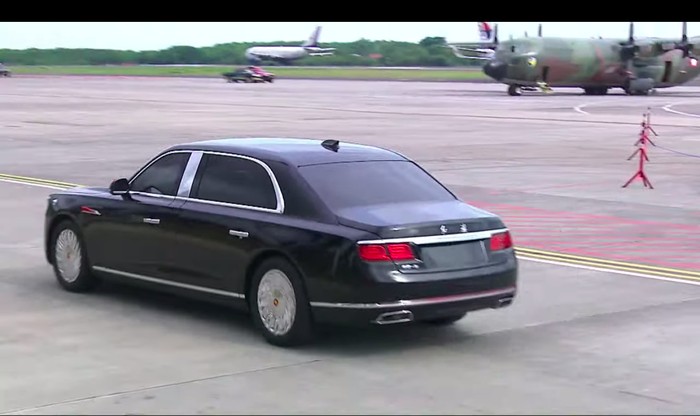 Presiden China Xi Jinping tiba di Bali naik Hongqi N701