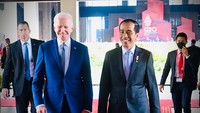 Jokowi dan Biden juga terlihat bersalaman. Senyum merekah terlihat di wajah keduanya.  (Biro Pers Sekretariat Presiden)