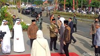 Tampak sejumlah menteri turut menyambut kedatangan Jokowi dan Presiden UEA itu. Di antaranya Menag Yaqut Cholil Qoumas, Menhan Prabowo, dan Menteri BUMN Erick Thohir. Foto: Agil Trisetiawan Putra/detikJateng 