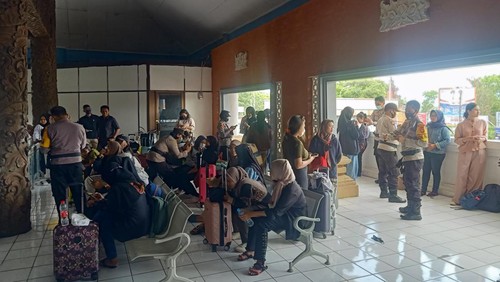 Puluhan mahasiswa HI dari Pulau Jawa diperiksa di Pelabuhan Gilimanuk, Kelurahan Gilimanuk, Kecamatan Melaya, Kabupaten Jembrana, Bali, Senin (14/11/2022). (Foto: I Putu Adi Budiastrawan/detikBali).
