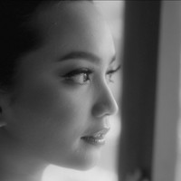 Sanggul Jawa klasik pun jadi pilihan aktris yang memulai karier akting sejak kecil ini.  Foto: Instagram/@hibikiwedding