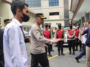 Ratusan Polisi Berjaga Jelang Sidang Vonis Indra Kenz di Kasus Binomo