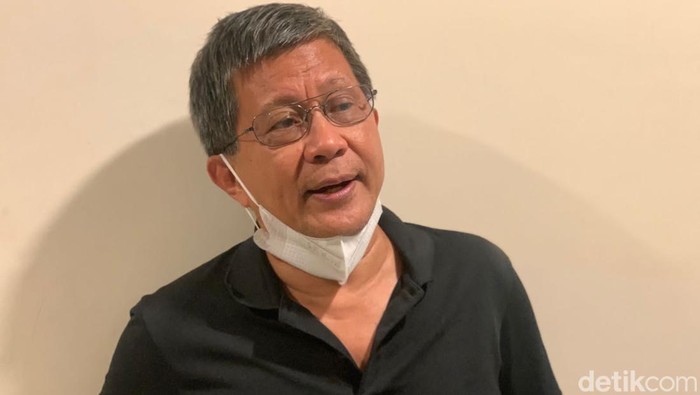 Rocky Gerung di Surabaya